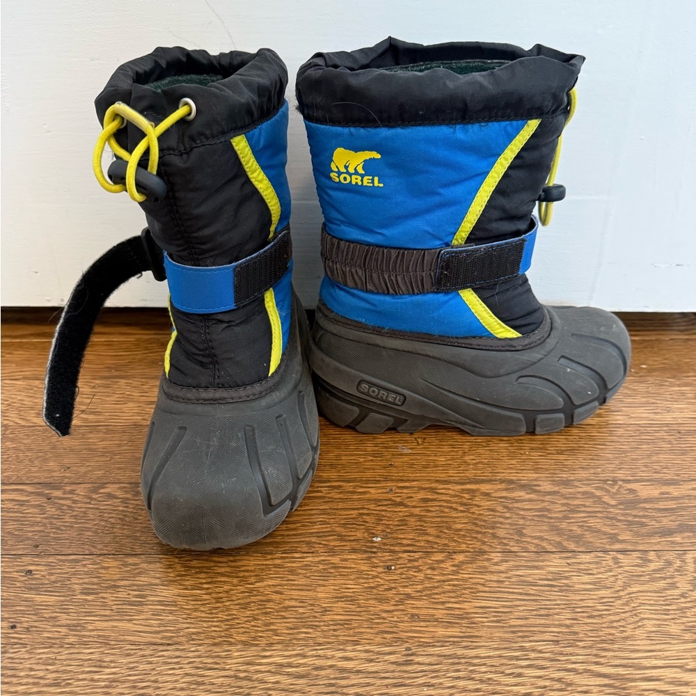 Kids Sorel Black and Green Winter Boots